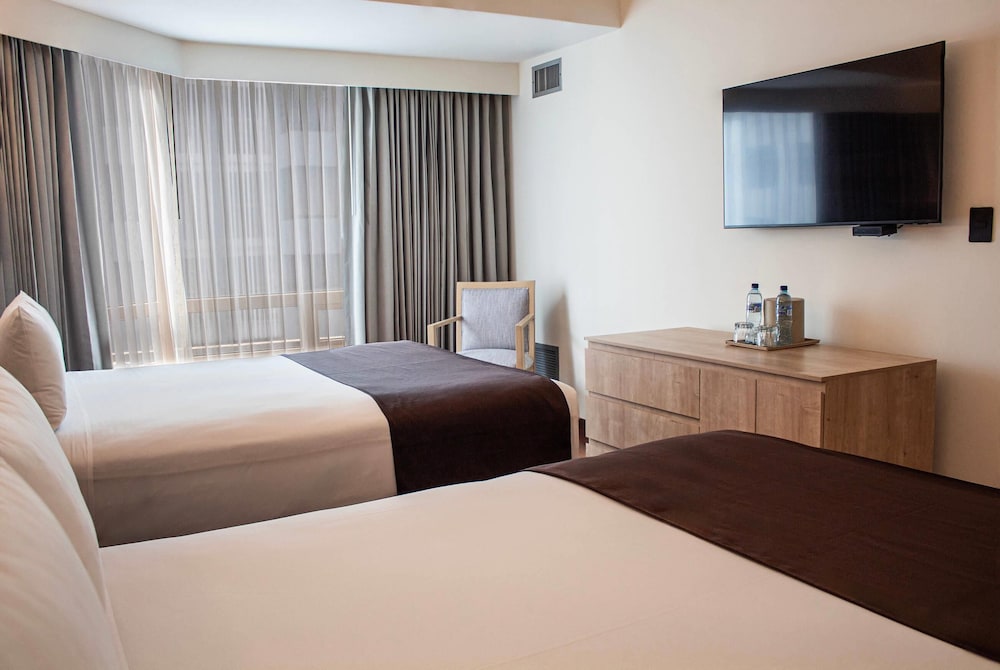 Suite, Multiple Beds, Non Smoking (Upgrade) - Photo 4