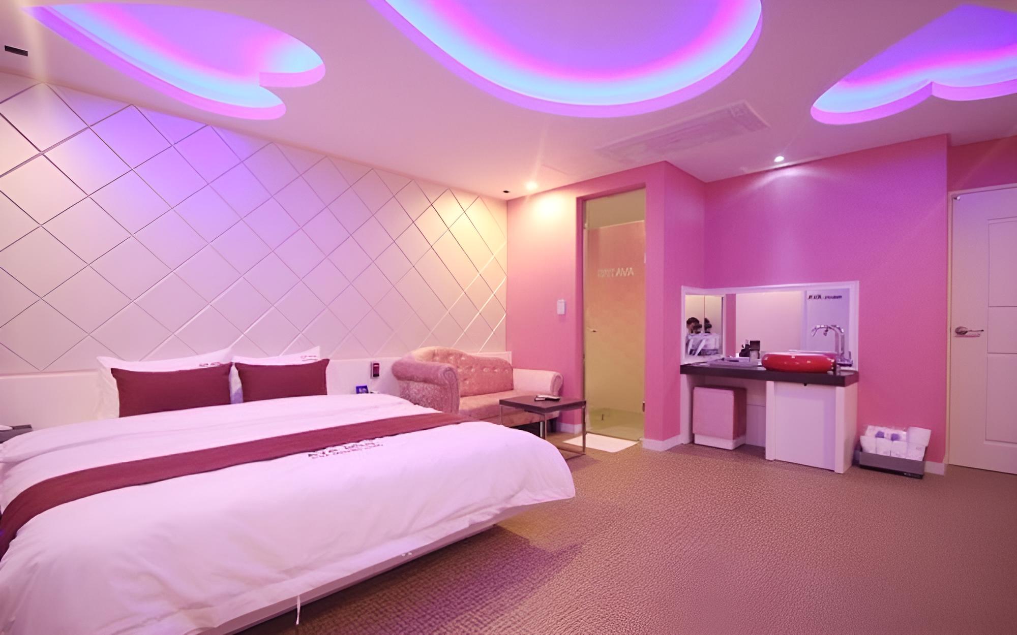 Room (Standard (free use of Netflix)) - Photo 1