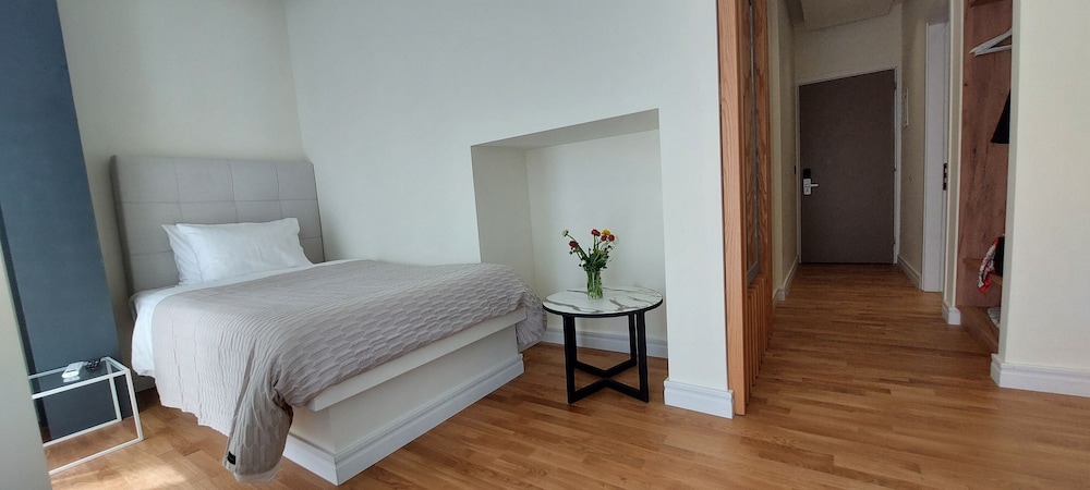 Deluxe Single Room, City View