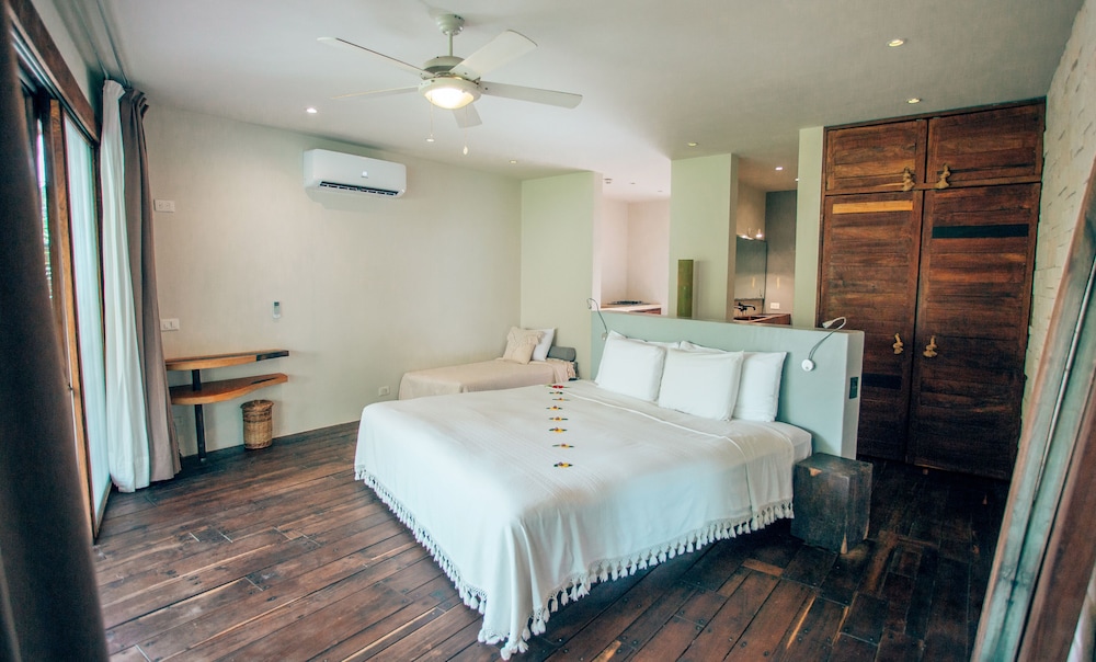 Master Suite Garden View (Brassavola Master Suite)