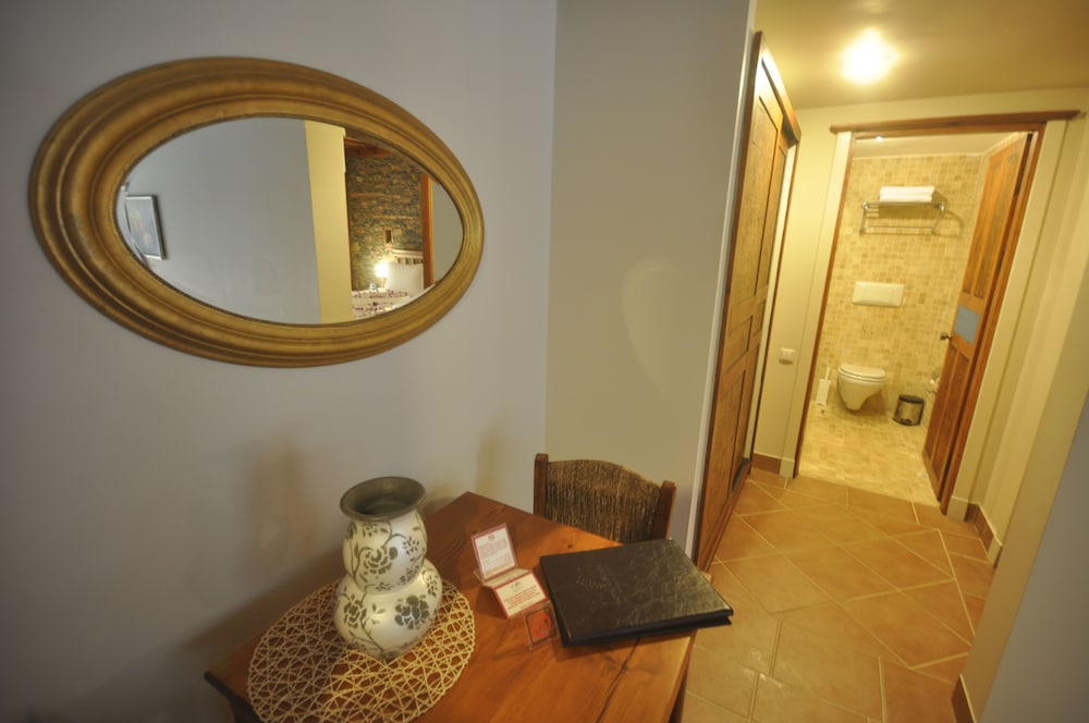 Suite, Garden View - Photo 3