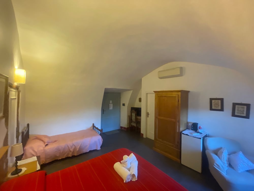 Comfort Suite, 1 Queen Bed, Garden View photo 2
