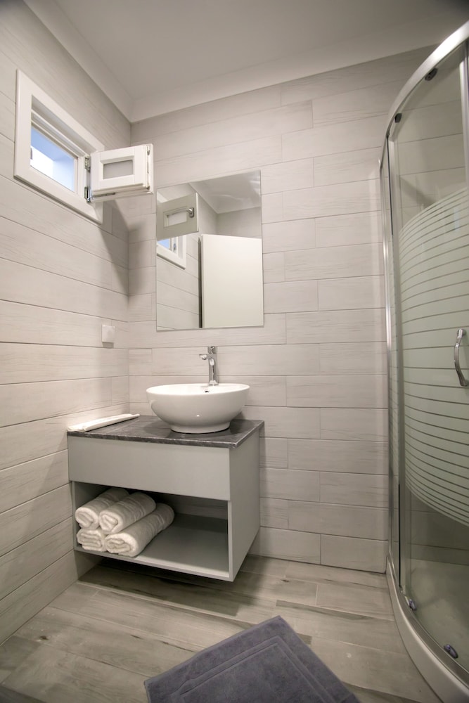 Triple Room, Sea View - Photo 8