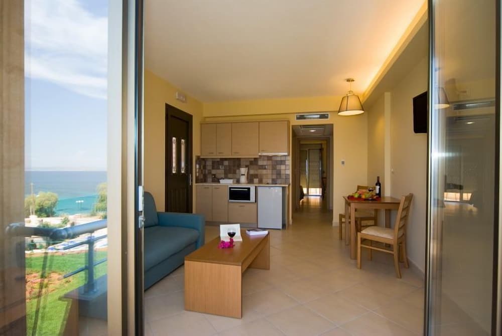 Triple Room, Partial Sea View photo 2