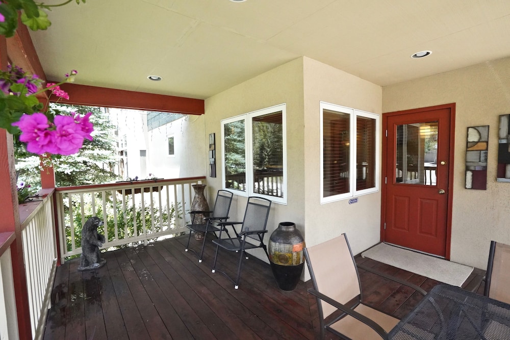 Premium Room, 1 King Bed, Mountain View, Mountainside