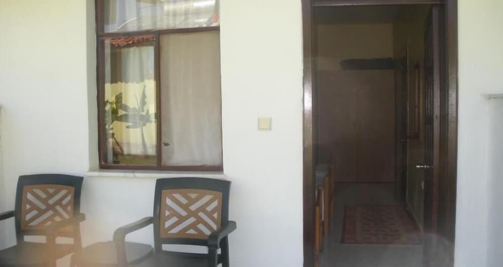 Family Room - Photo 2