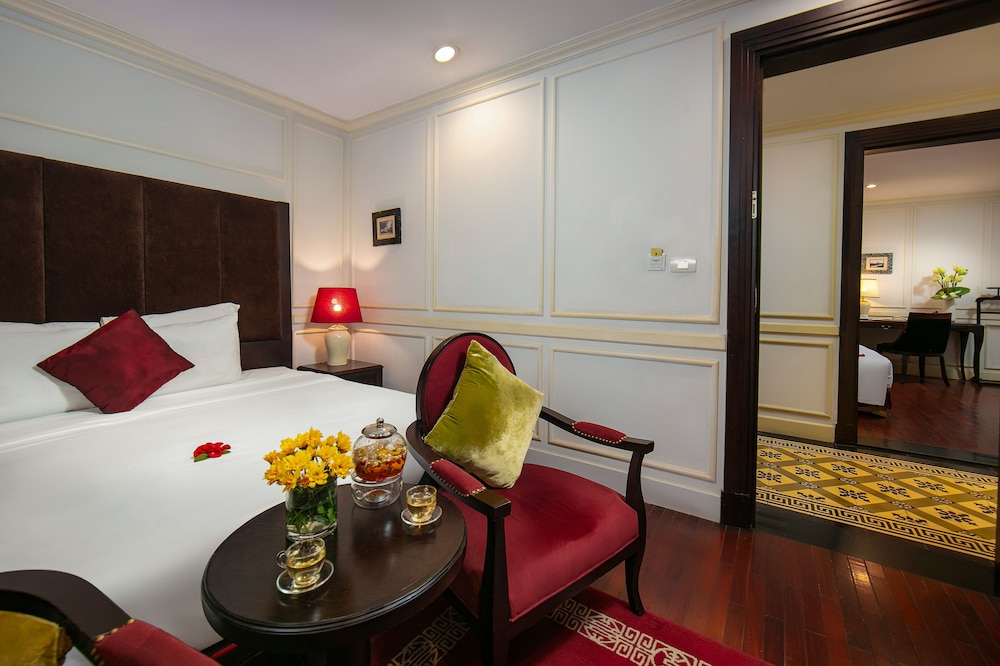 Family Room, 2 Bedrooms, City View