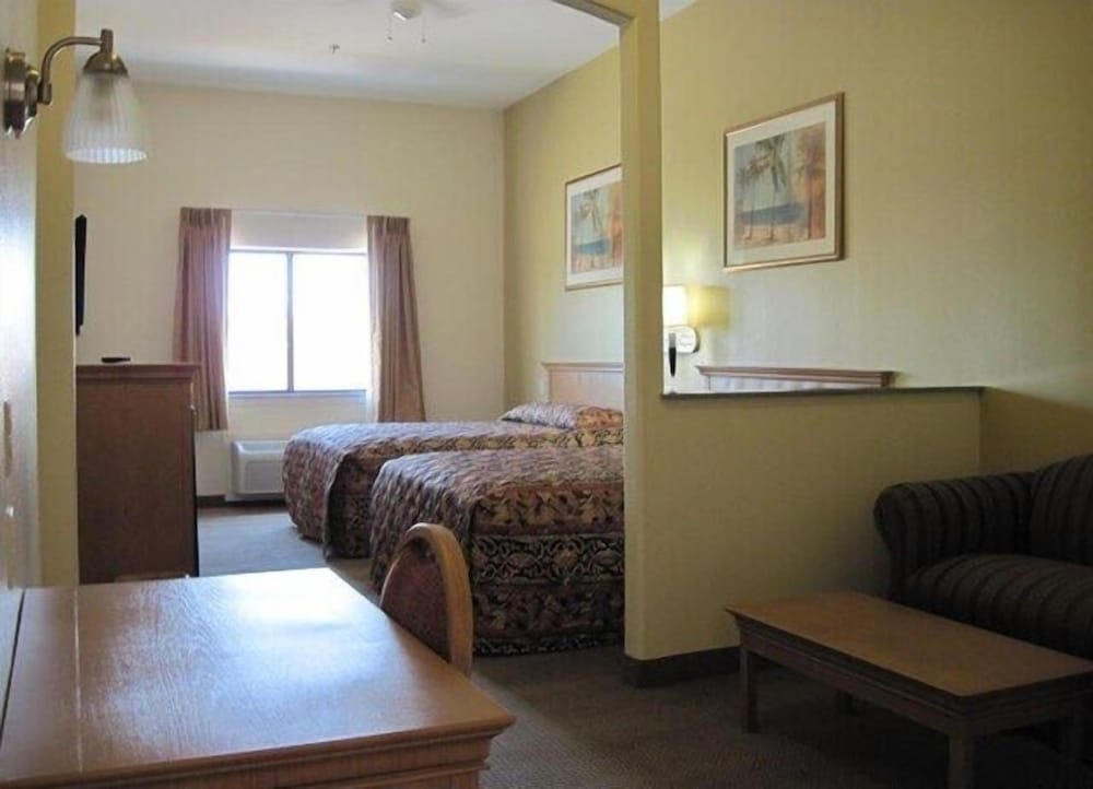Deluxe Room, 1 King Bed, Smoking - Photo 2