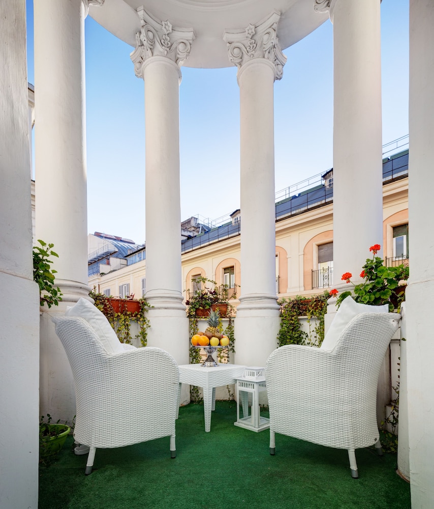 Suite, Balcony