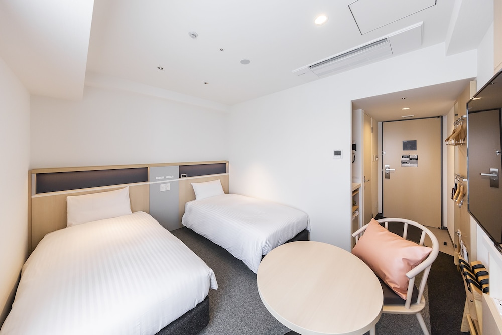 Basic Twin Room, Non Smoking - Photo 9