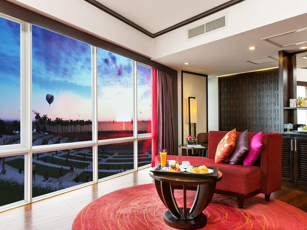 Junior Suite, 1 King Bed photo 2