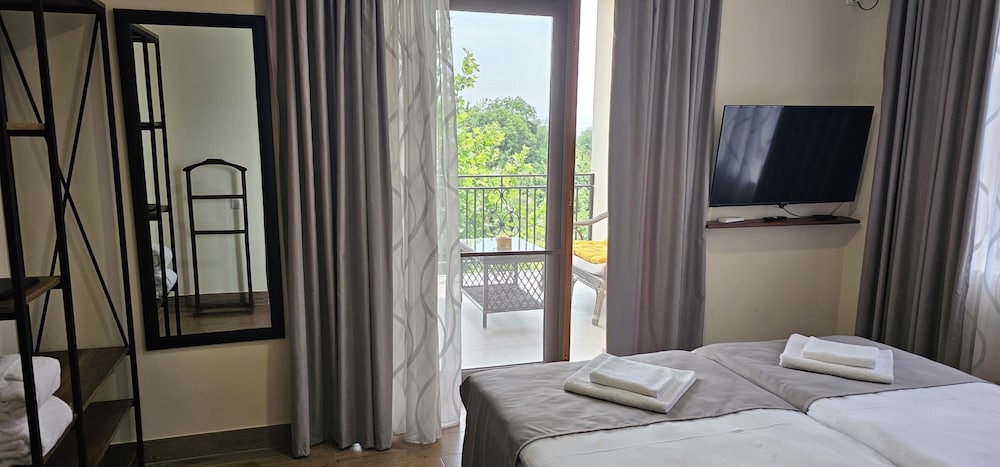 Panoramic Double Room, Garden View photo 3