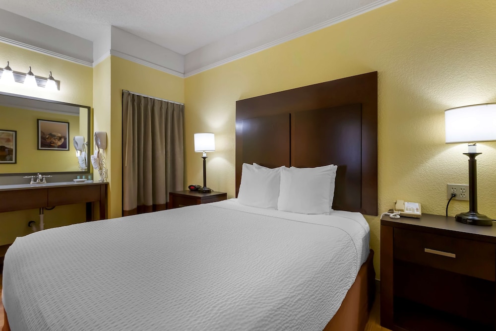 Suite, 1 Queen Bed, Non Smoking - Photo 3