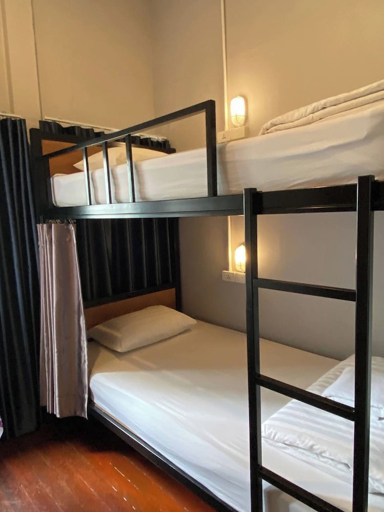 Twin Room with Shared Bathroom photo 2