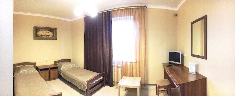 Economy Twin Room photo 2