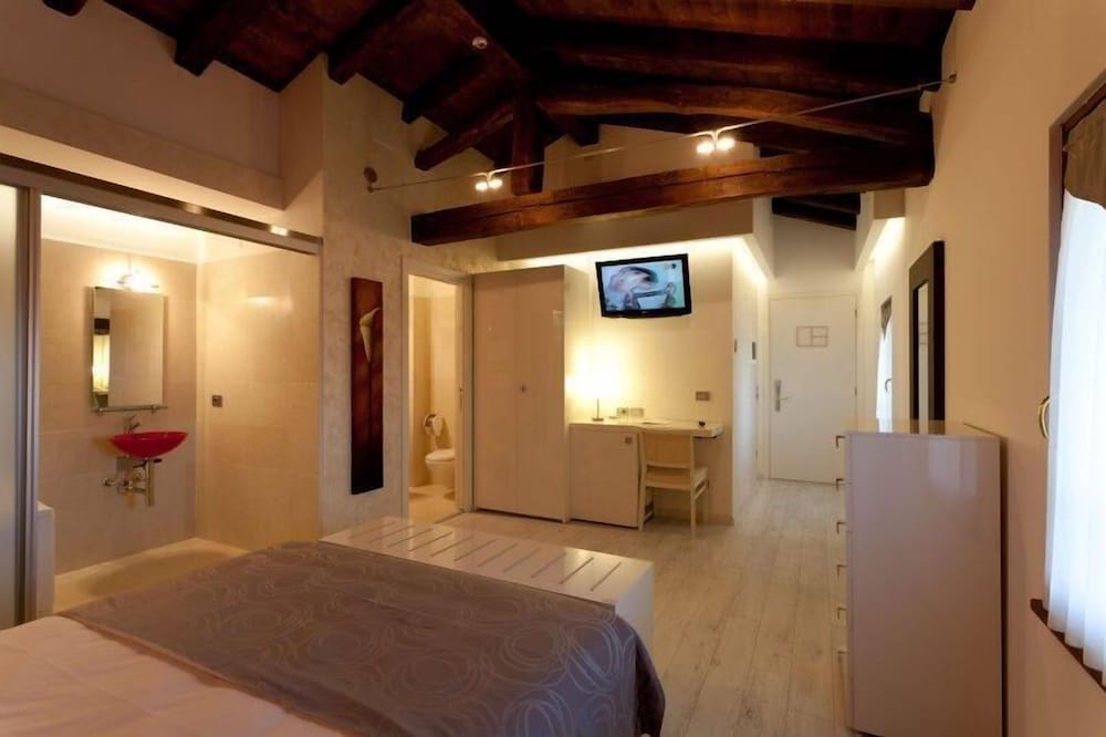 Superior Double Room, Hot Tub photo 2