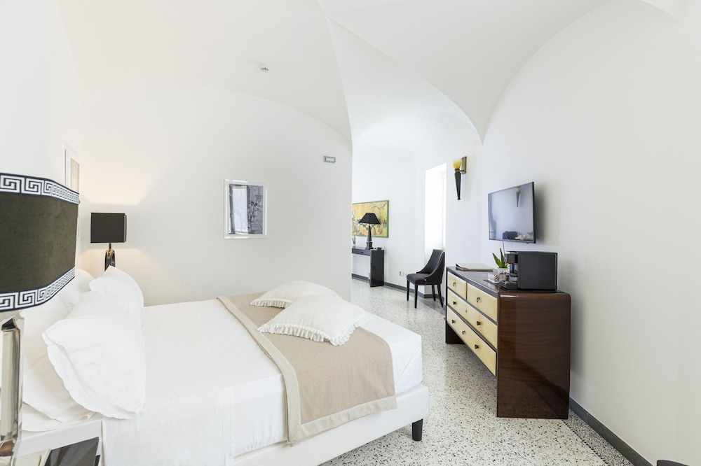 Superior Double Room, 1 King Bed, Terrace, Sea View, photo 6