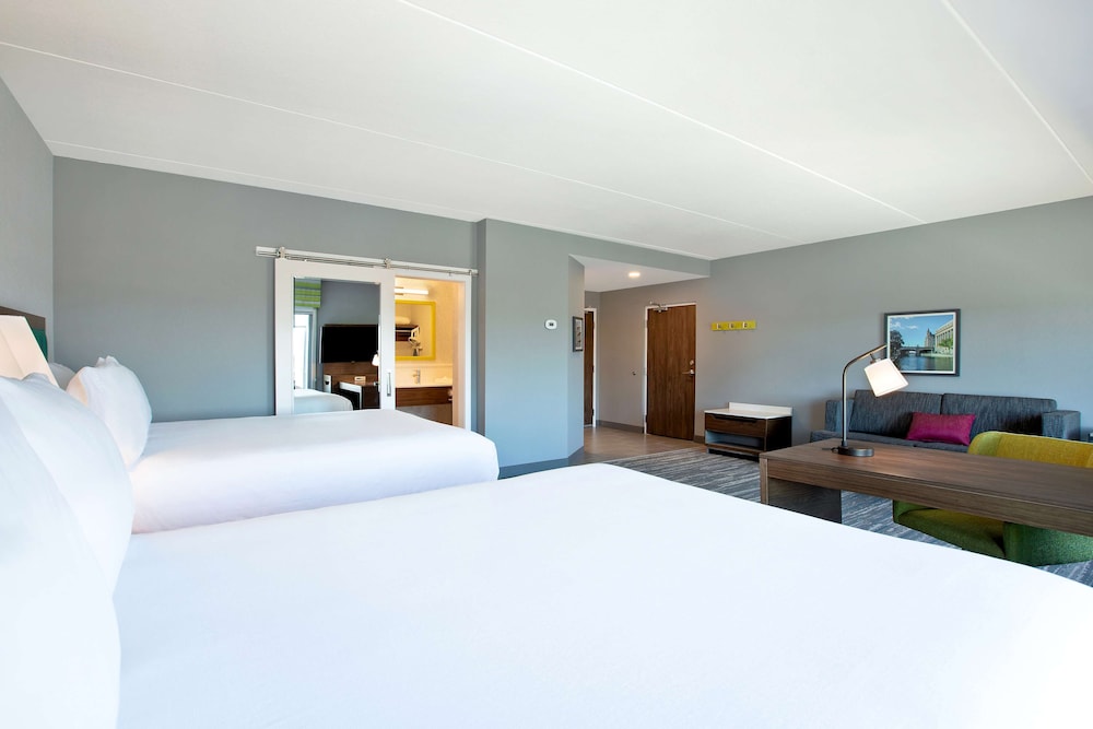 Studio Suite, 2 Queen Beds, Non Smoking, Refrigerator & Microwave (Wet bar) - Photo 1