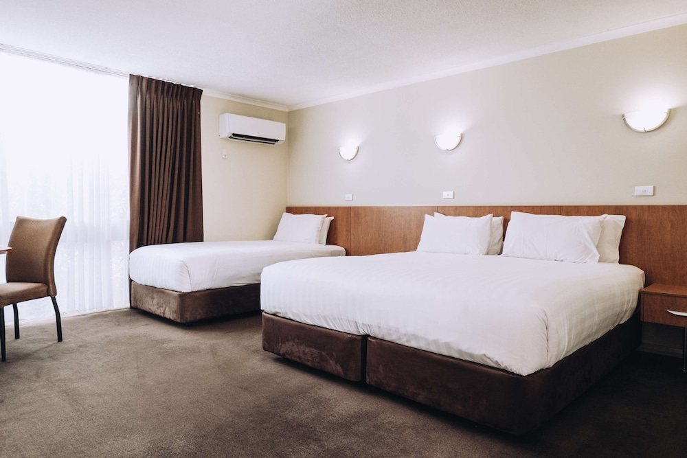 Standard Room, Multiple Beds, Non Smoking, Ground Floor photo 1