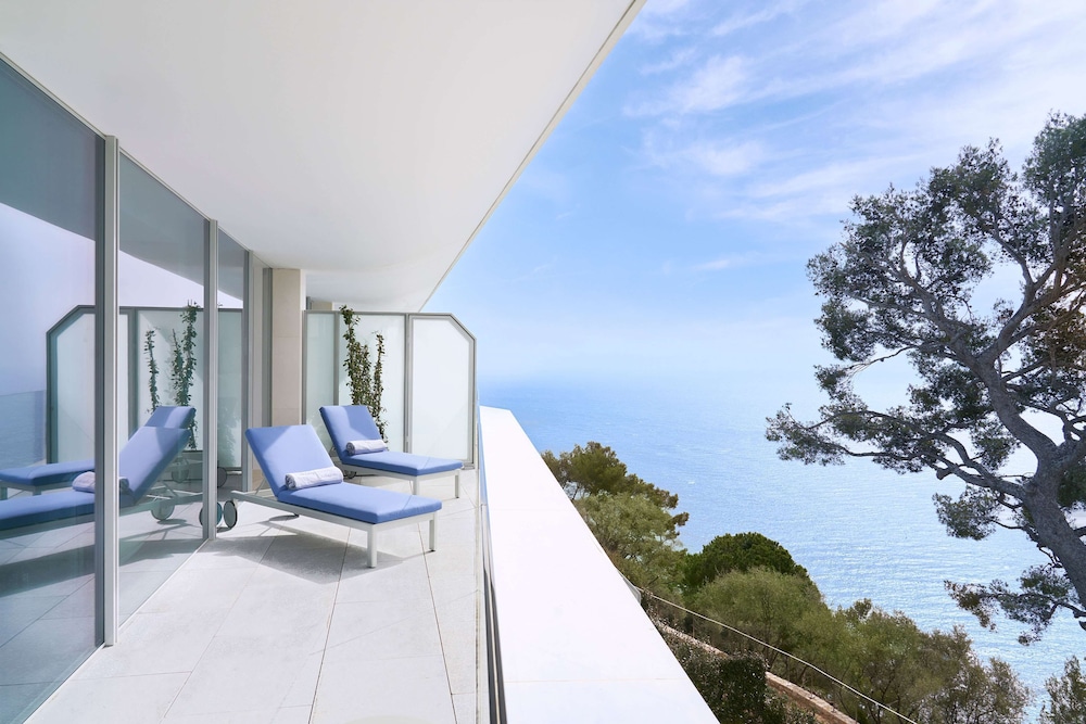 Sea View Suite - Photo 11