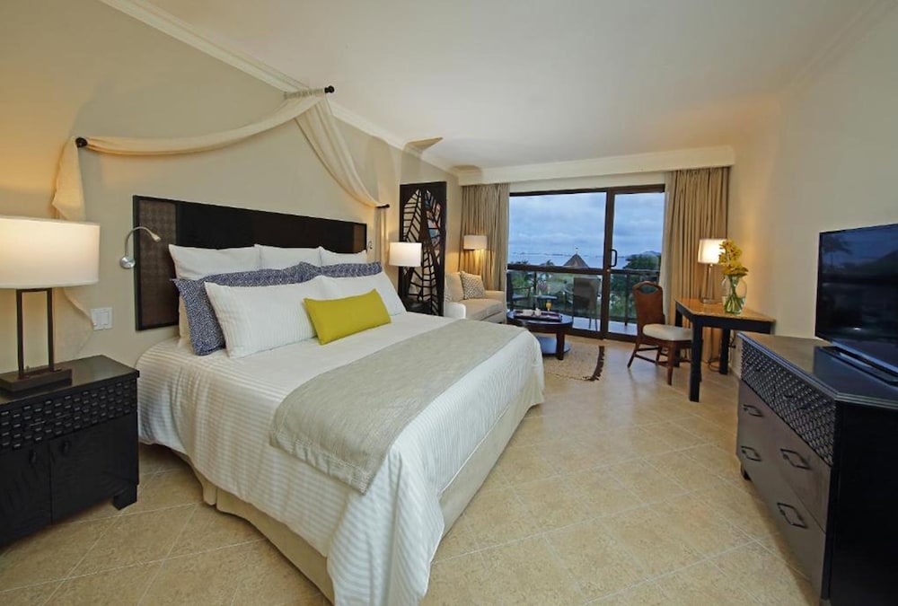 Deluxe King Ocean View - Photo 5