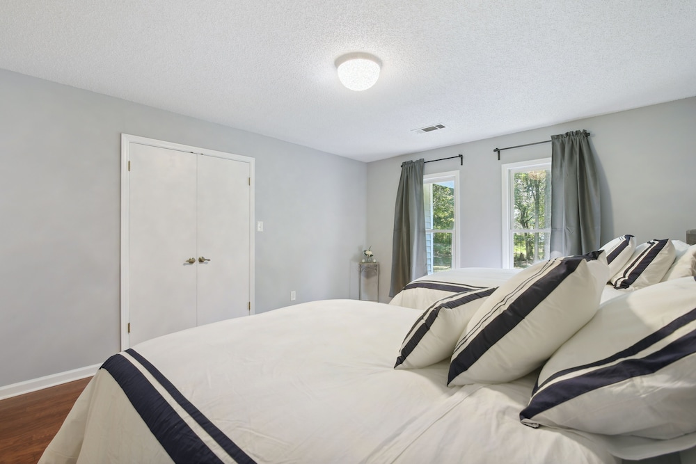 House (4 Bedrooms) photo 2