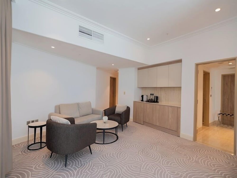 Superior Suite, 1 King Bed (Partial Kaaba View) - Photo 5