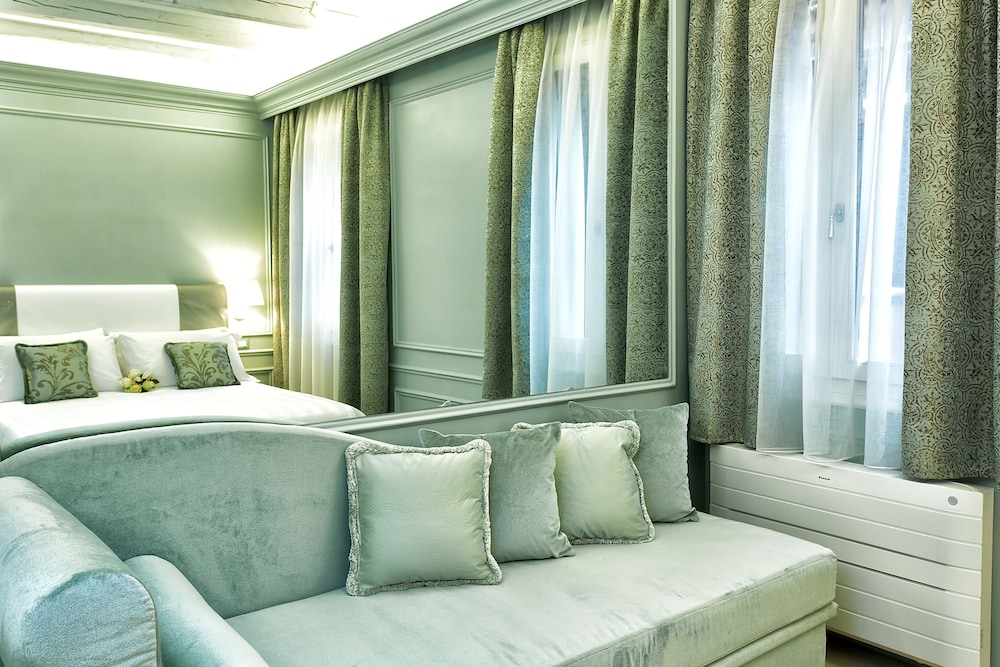 Deluxe Double or Twin Room photo 3