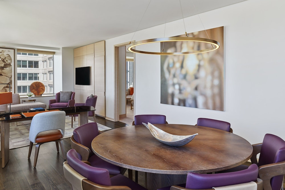 Suite, 1 Bedroom - Photo 2