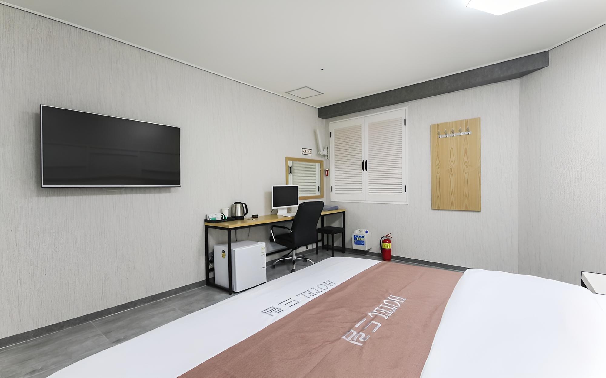 Room (Business) photo 3