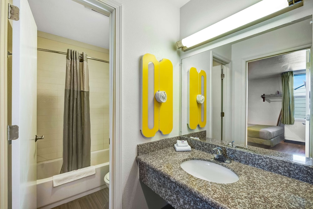Deluxe Room, 2 Double Beds, Non Smoking, Kitchenette - Photo 5