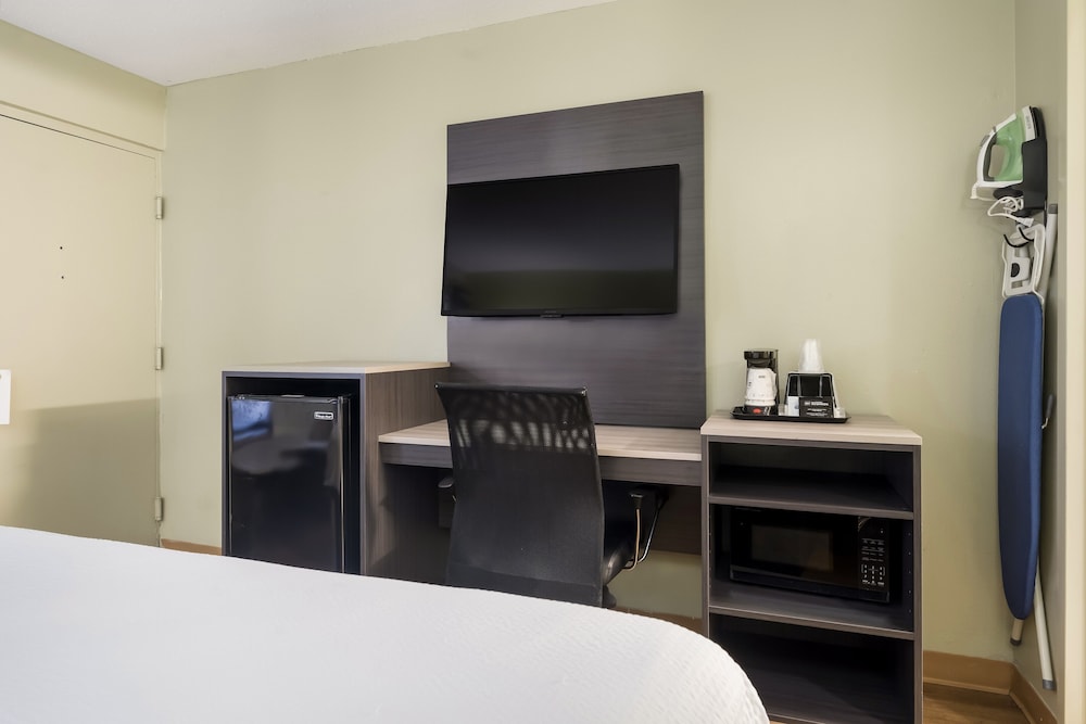 Standard Room, 1 King Bed, Accessible, Refrigerator & Microwave (Refrigerator & Microwave) - Photo 2