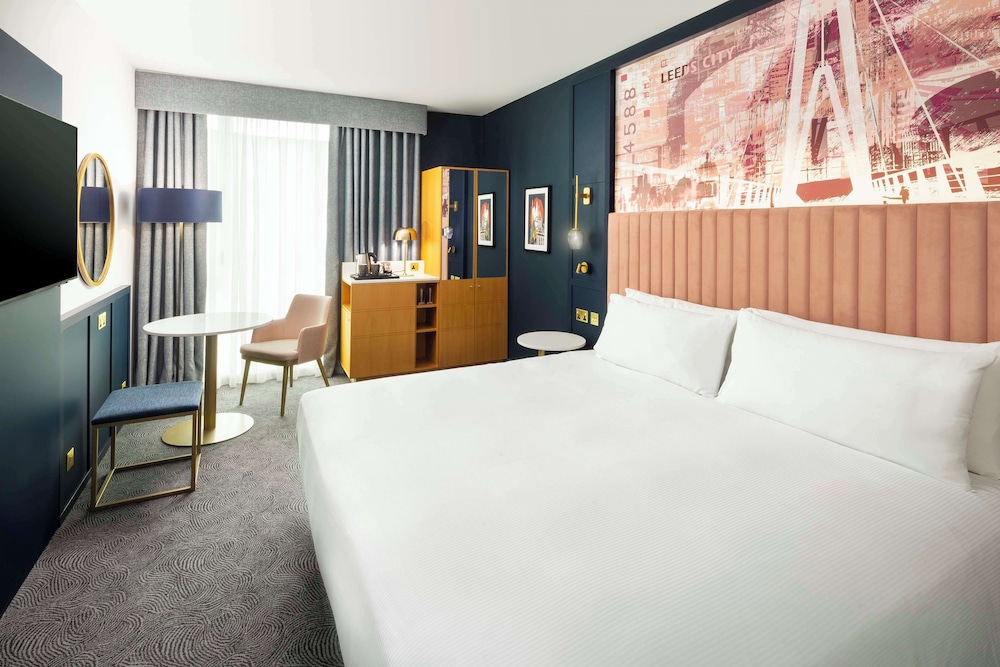Superior Room, 1 King Bed photo 3