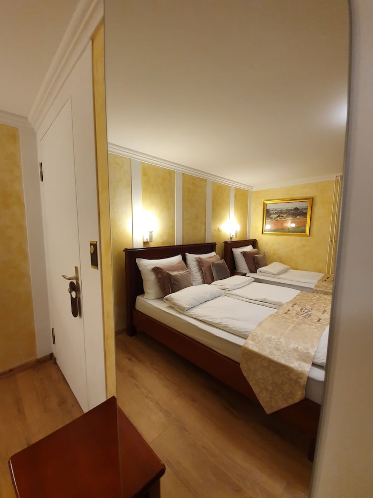 Standard Triple Room - Photo 37
