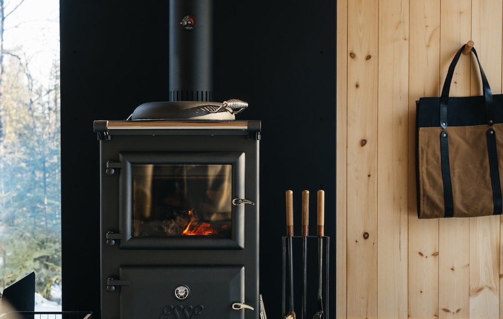 Chalet, 2 Bedrooms, Fireplace photo 3