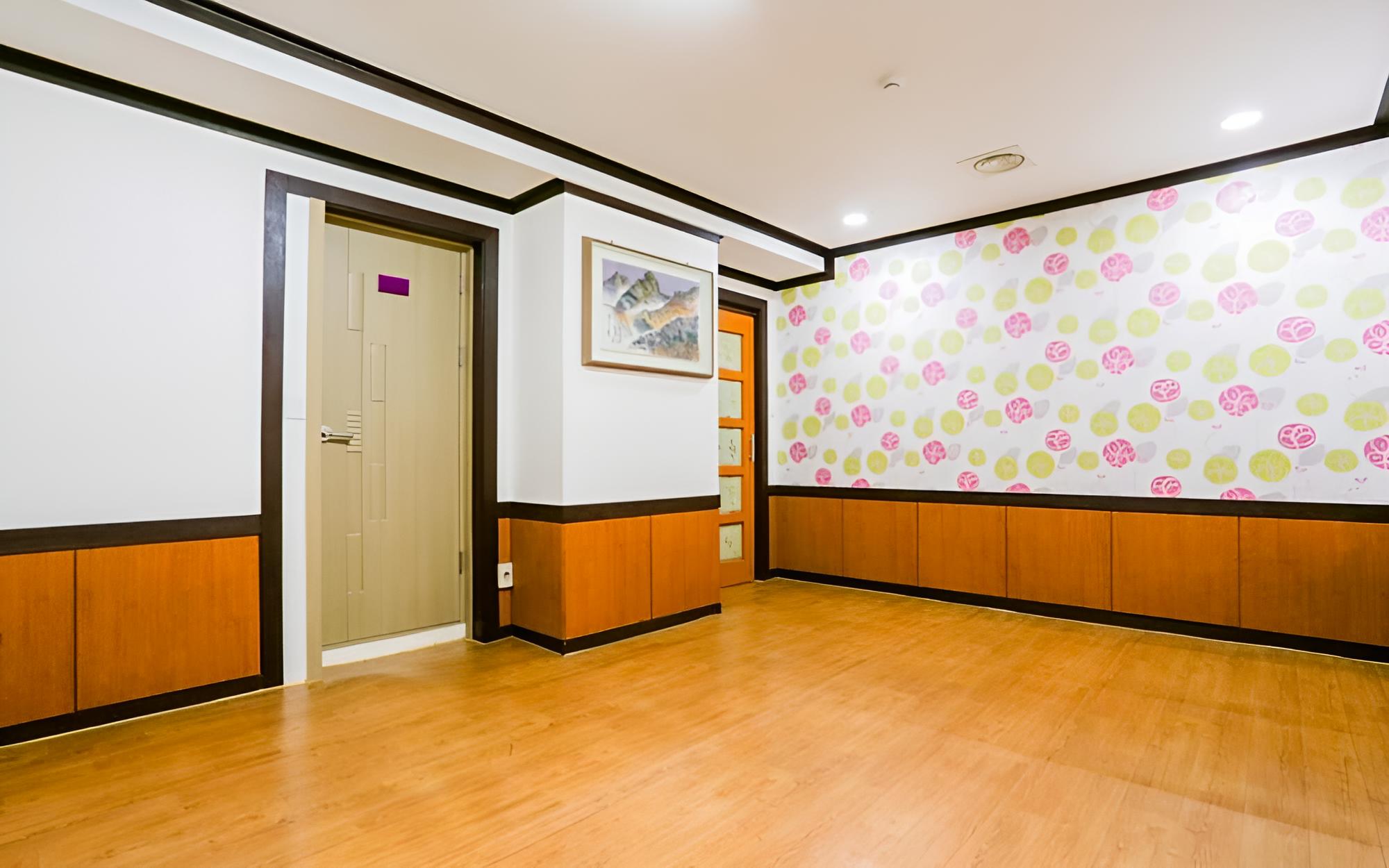 Room (Marigold) photo 1
