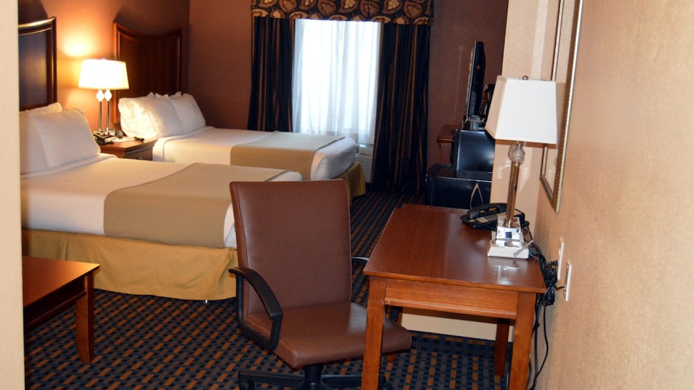 Standard Room, 2 Queen Beds - Photo 1