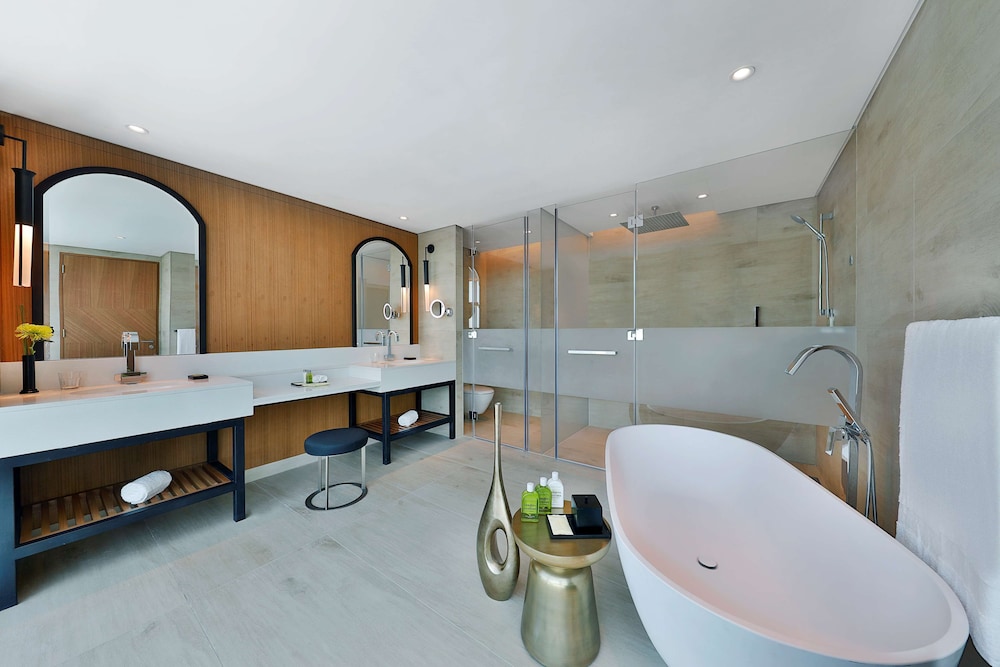 BAY SQUARE SUITE thumbnail 6