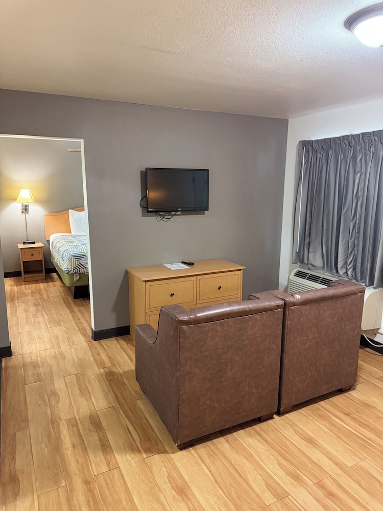 Suite, Multiple Beds, Smoking, Kitchenette photo 2