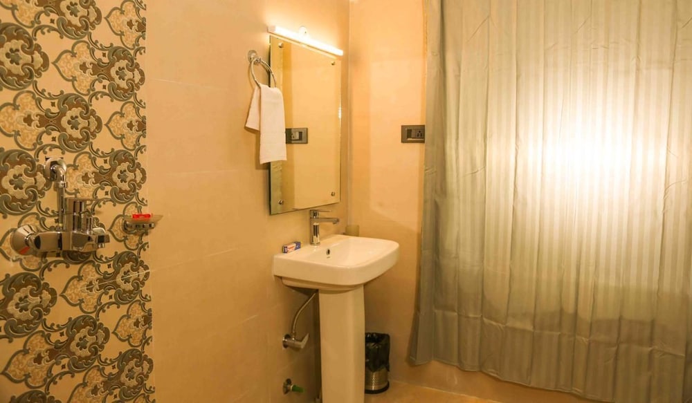 Deluxe Room - Photo 3