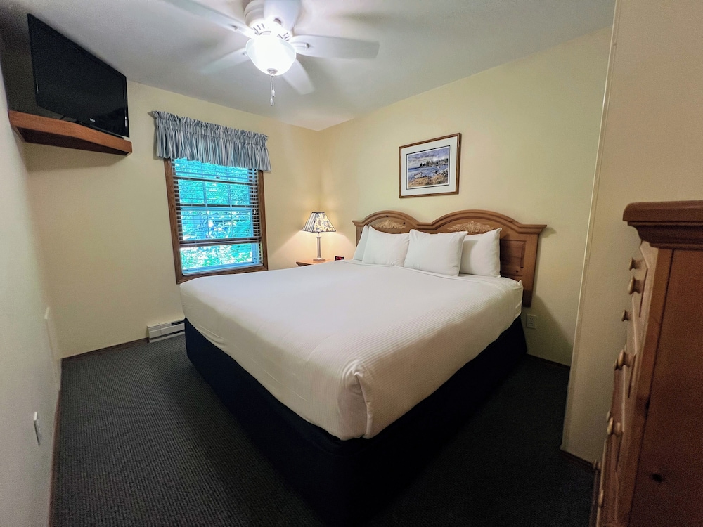 King Suite, Poolside, w/ Outdoor Table, First Floor photo 2
