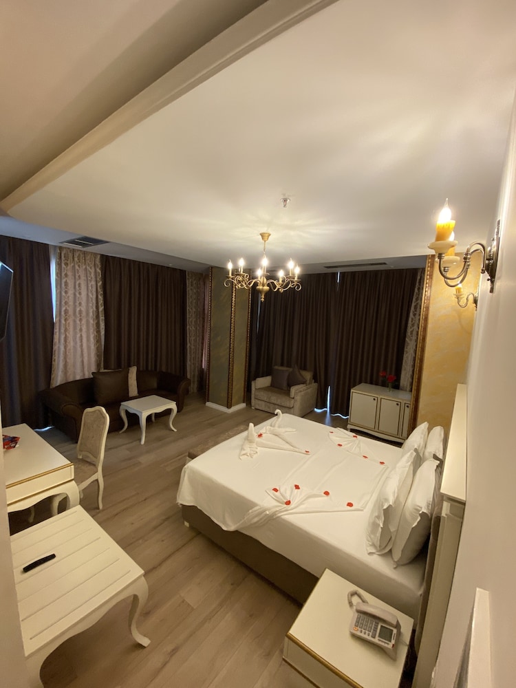 Superior Triple Room, Non Smoking, City View