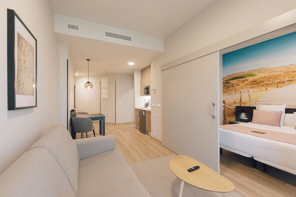 Estudio superior (2 Adults + 1 Child)