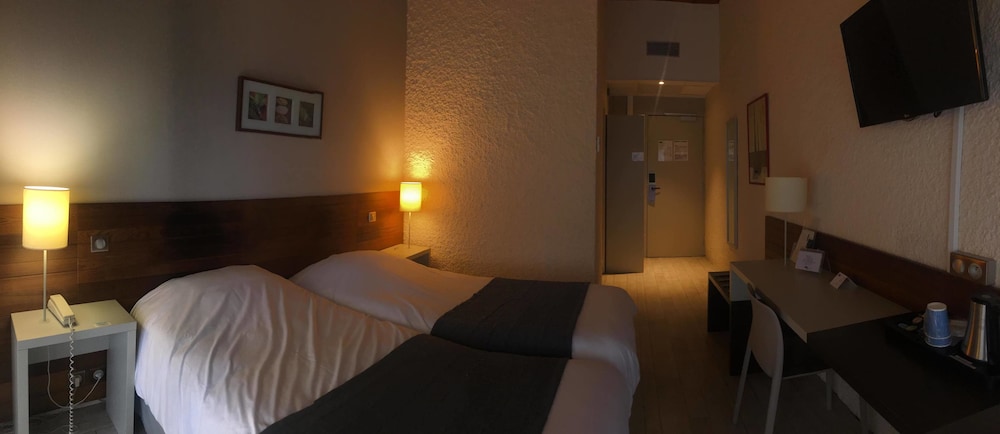 Standard Room, 2 Twin Beds - Photo 2