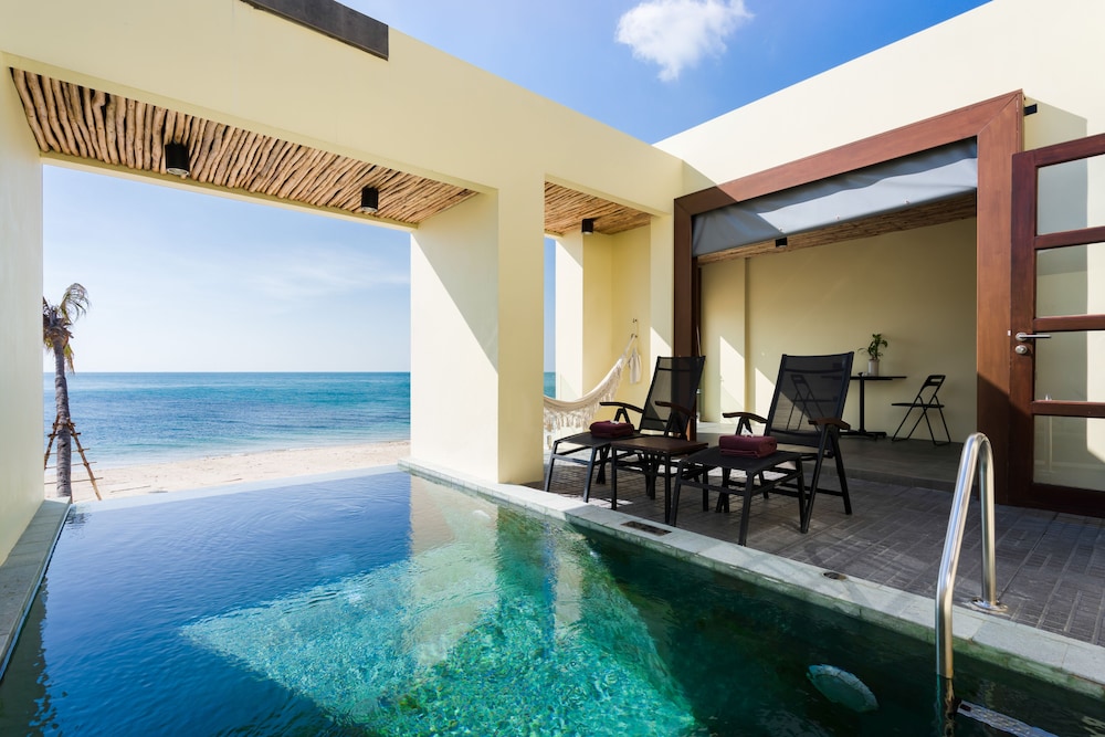 Beachfront Pool Villa - Photo 1