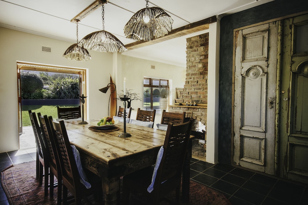 2 Bedroom House (no children) photo 3