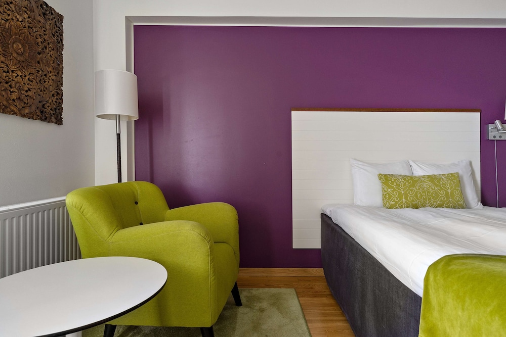 Deluxe Room, 1 Queen Bed, Non Smoking - Photo 5