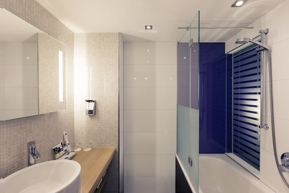 Luxury Room, Bathtub - Photo 2