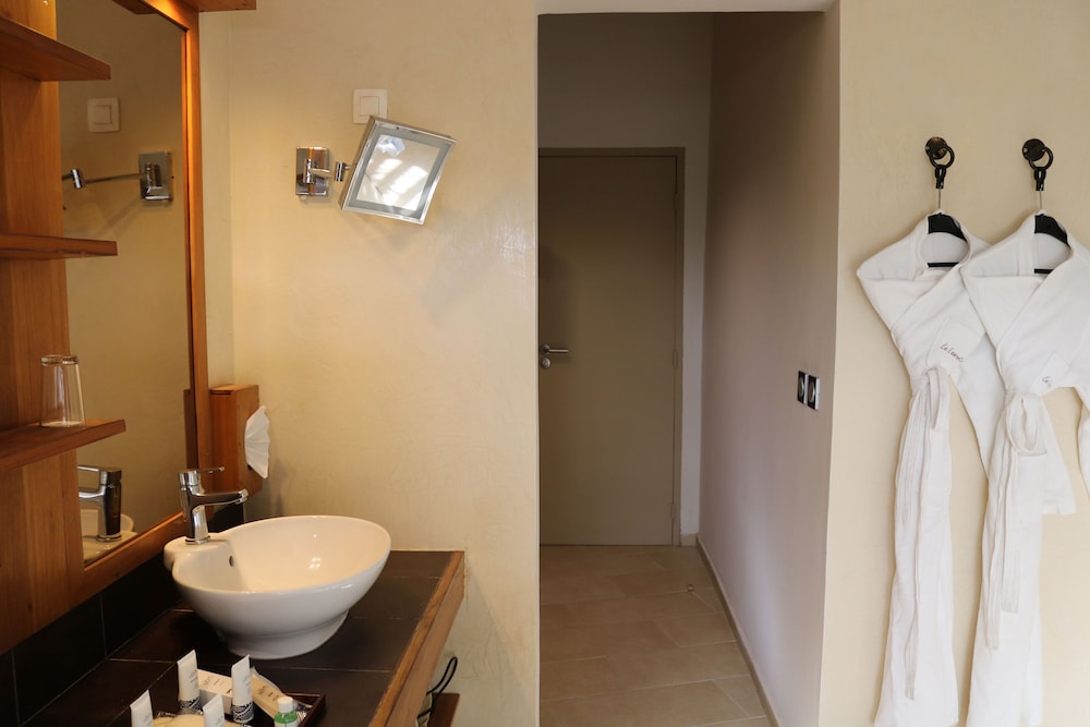 Exclusive Suite, 1 Double Bed, Beach View (Prestige) - Photo 7