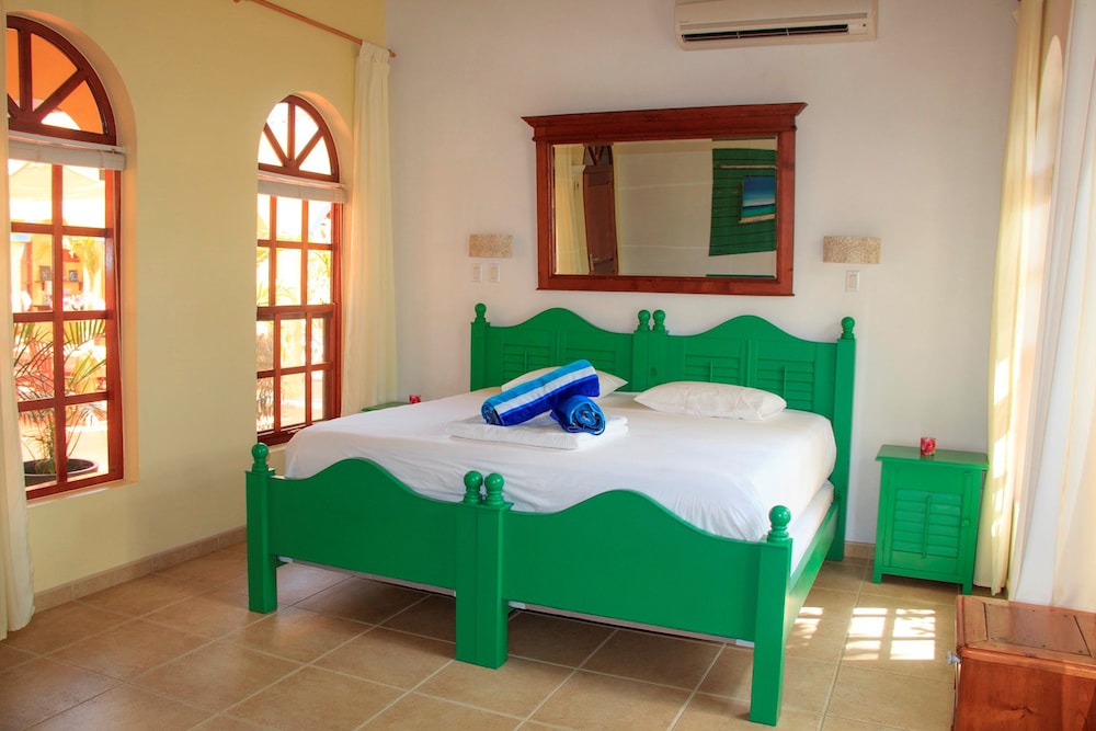 Luxury Room, 1 King Bed, Bathtub photo 2
